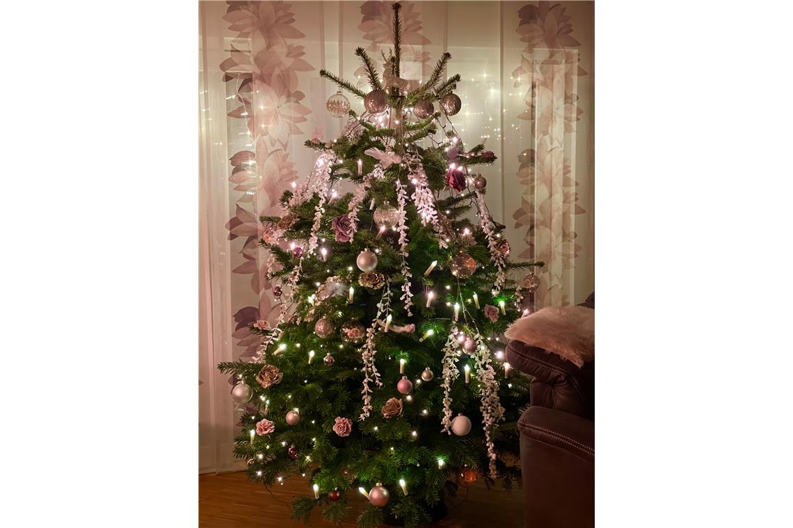 Mein Weihnachtsbaum ist ein Traum aus Rosé und weiß mit Blüten ich liebe einfach...
