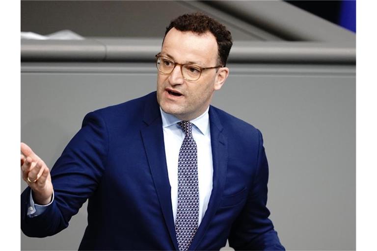 „Mein Ziel ist es, noch im Mai eine Verordnung vorzulegen, die präventive Reihen-Tests in Krankenhäusern und Pflegeheimen ermöglicht“, sagt Jens Spahn. Foto: Kay Nietfeld/dpa