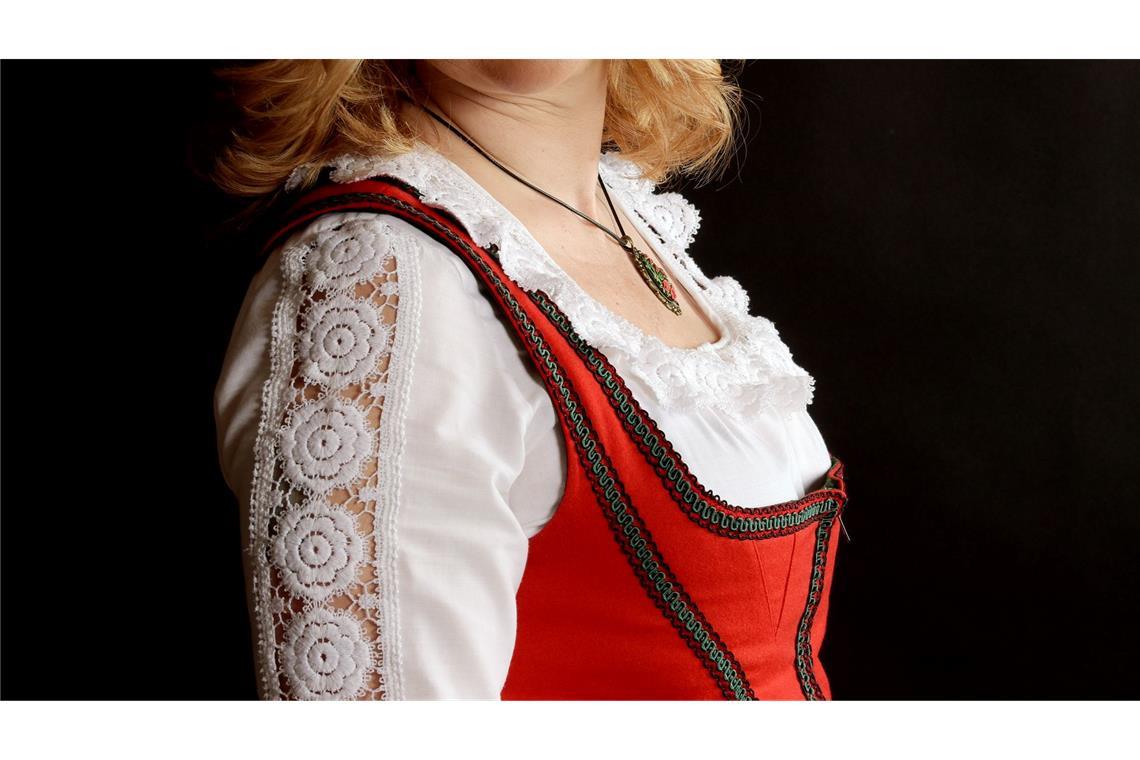 "Meine Wurzeln sind in den Schweizer Bergen. Und auf diesen Wurzeln wachsen meine neuen Wildjodelmelodien wie die Äste eines Baumes in verschiedene Richtungen", sagt Sonja Morgenegg.