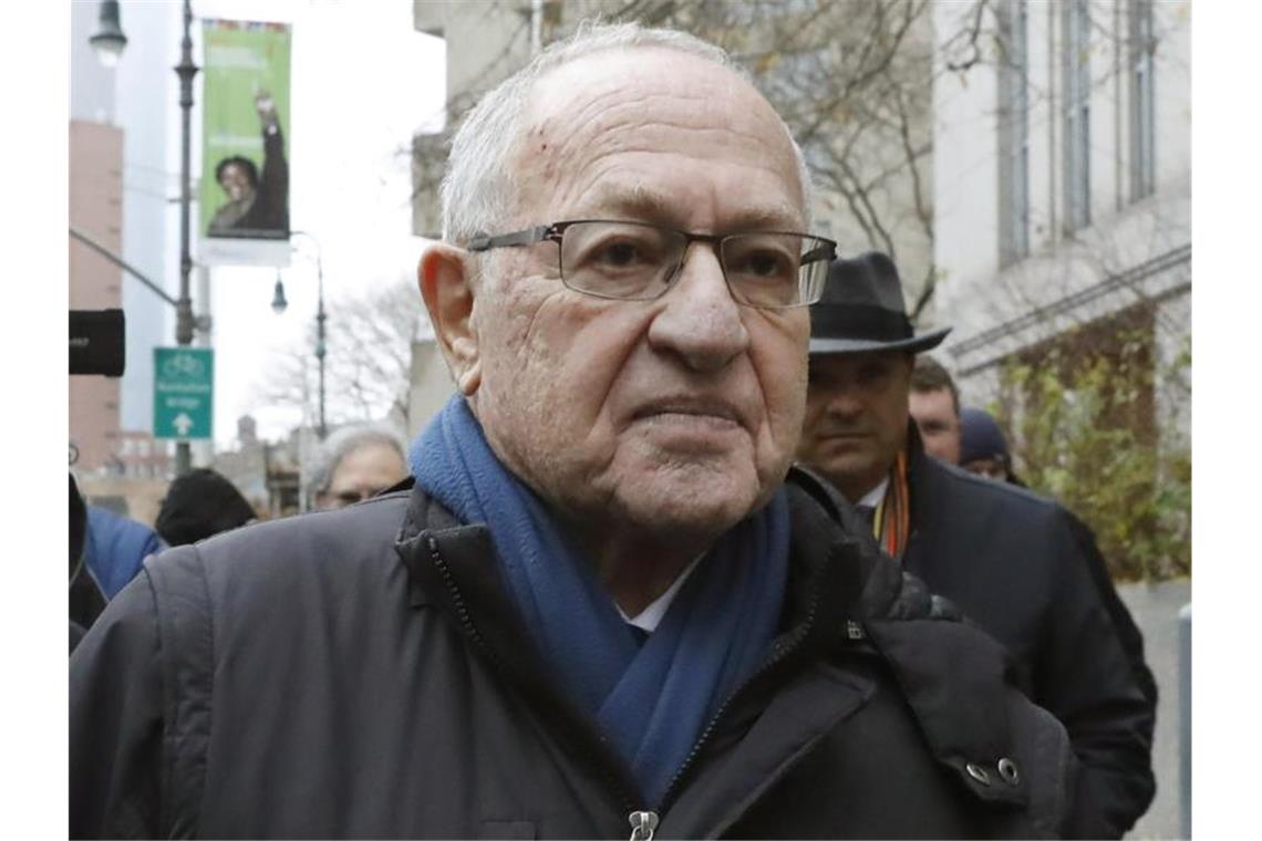 Impeachment: Auszug aus Bolton-Buch setzt Trump unter Druck Meinung geändert: Rechtsanwalt Alan Dershowitz hält im Amtsenthebungsverfahren gegen Donald Trump einen etwaigen Machtmissbrauch des US-Präsidenten für nicht relevant. Foto: Richard Drew/AP/dpa