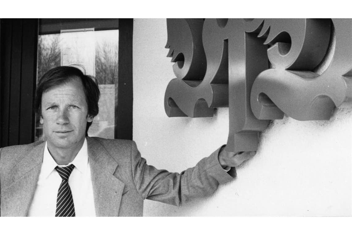 Meistertrainer ist auch Helmut Benthaus, der mit dem VfB 1984 den ersten Titel in der Bundesliga holte. Er war insgesamt 1095 Tage im Amt.