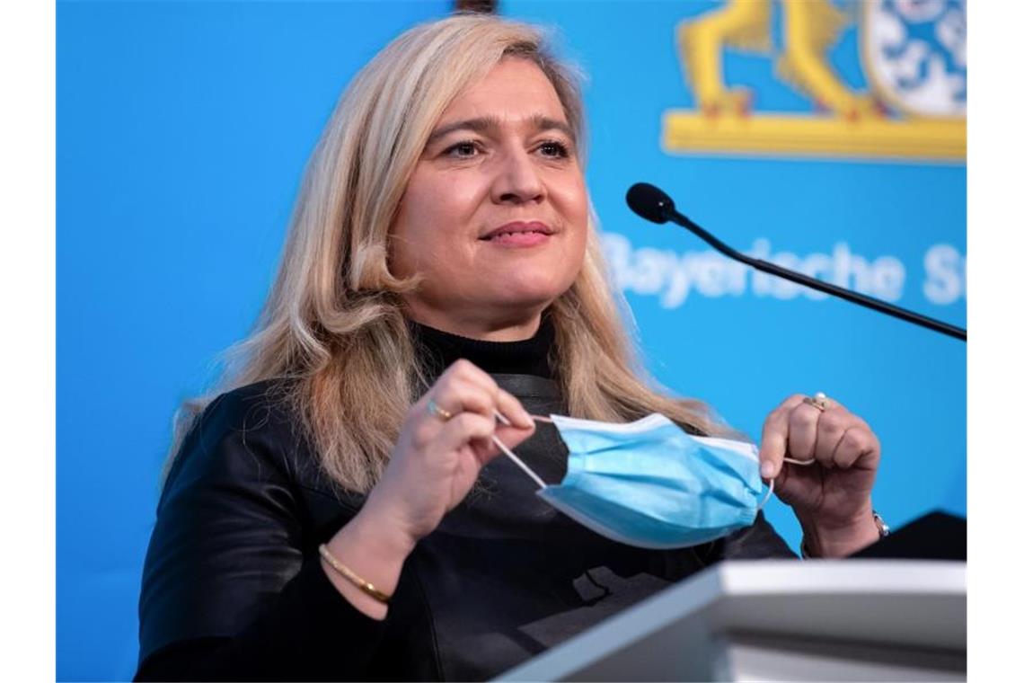 Söder wechselt Gesundheitsministerin aus - Holetschek kommt