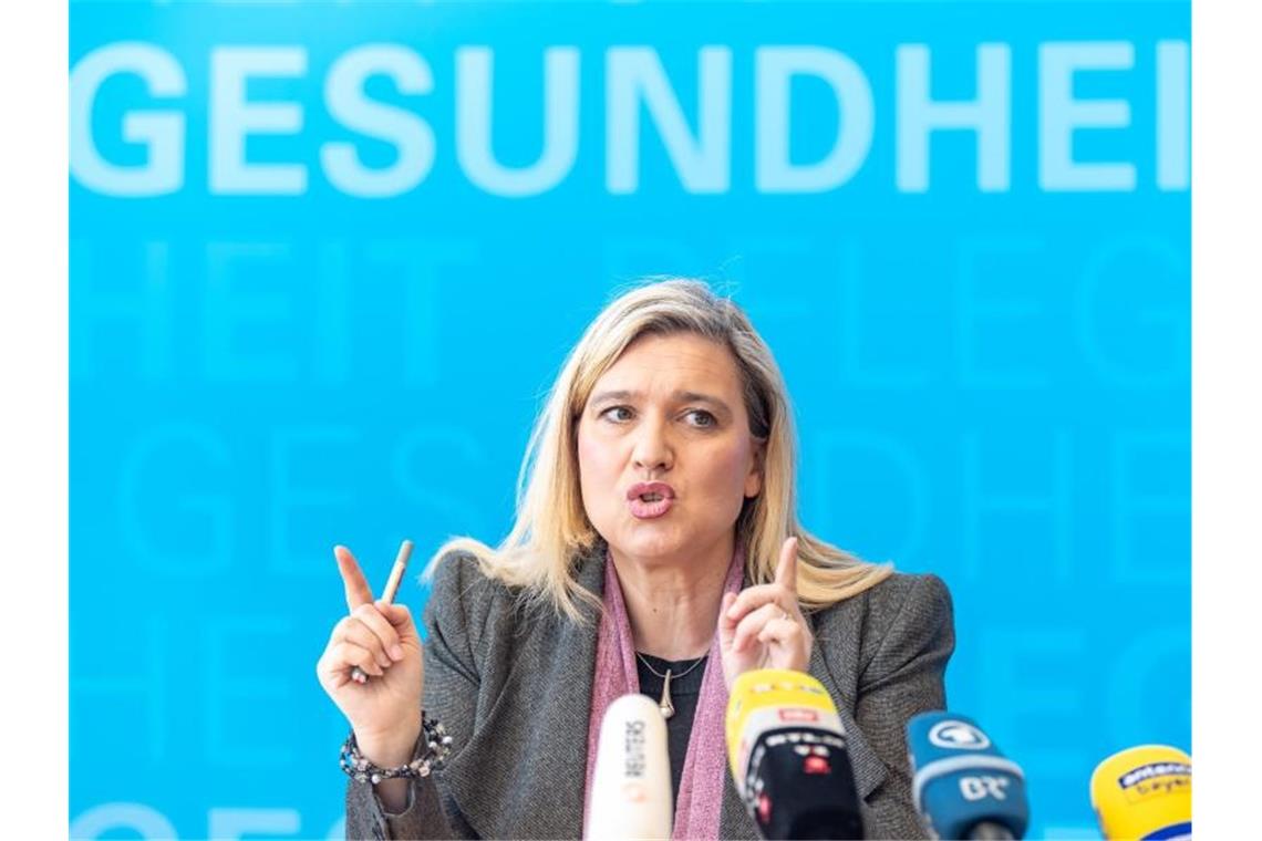 Melanie Huml (CSU), Staatsministerin für Gesundheit und Pflege in Bayern, gibt im Gesundheitsministerium eine Pressekonferenz zu der Entwicklung beim Coronavirus. Foto: Peter Kneffel/dpa