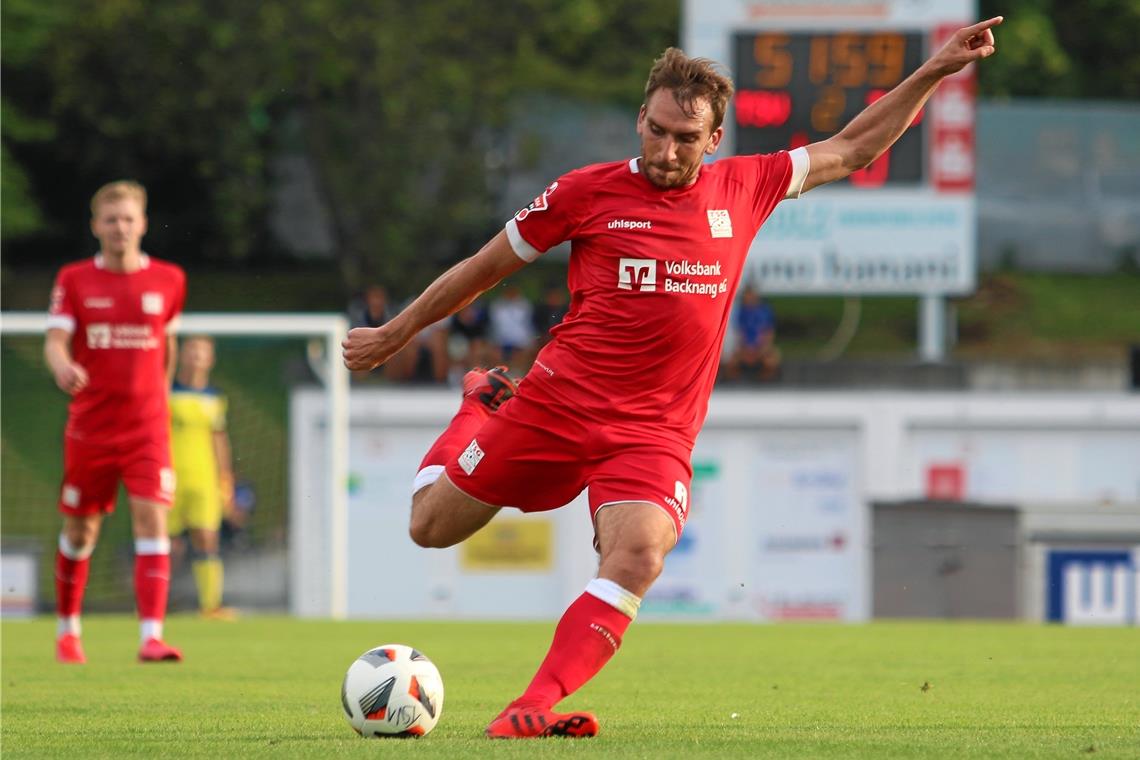 Die TSG und Marinic suchen den Weg zurück in die Erfolgsspur Meldet sich nach seiner Erkrankung fürs morgige Heimspiel zurück: Backnangs Mittelfeldorganisator Julian Geldner. Foto: A. Hornauer