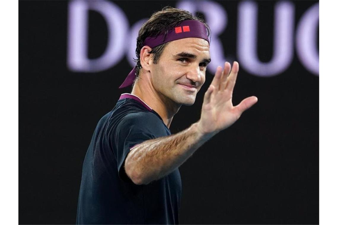 Meldete sich nach seiner langen Pause mit einem Sieg im Tennis-Zirkus zurück: Roger Federer. Foto: Dave Hunt/AAP/dpa