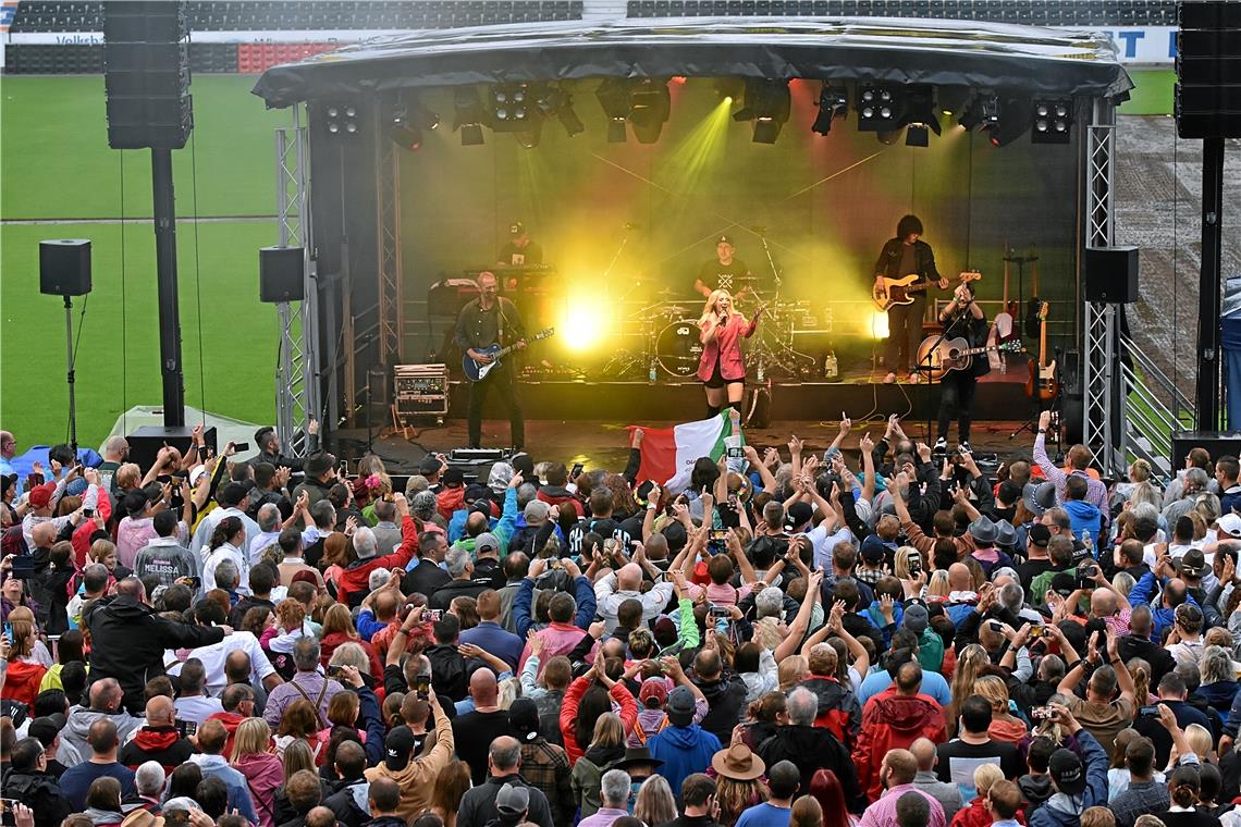 Melissa Naschenweng mit Band - Open Air in Aspach. SK