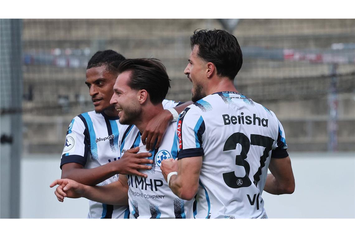 Traumtore und Emotionen – das sind die Bilder vom höchsten Saisonsieg Melkamu Frauendorf, David Tomic, Flamur Berisha (v.li.): Ein Trio jubelt.