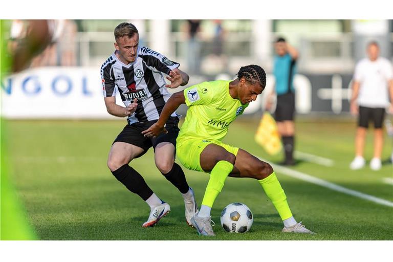 Melkamu Frauendorf (rechts) und die Kickers kämpften sich in die nächste Runde.