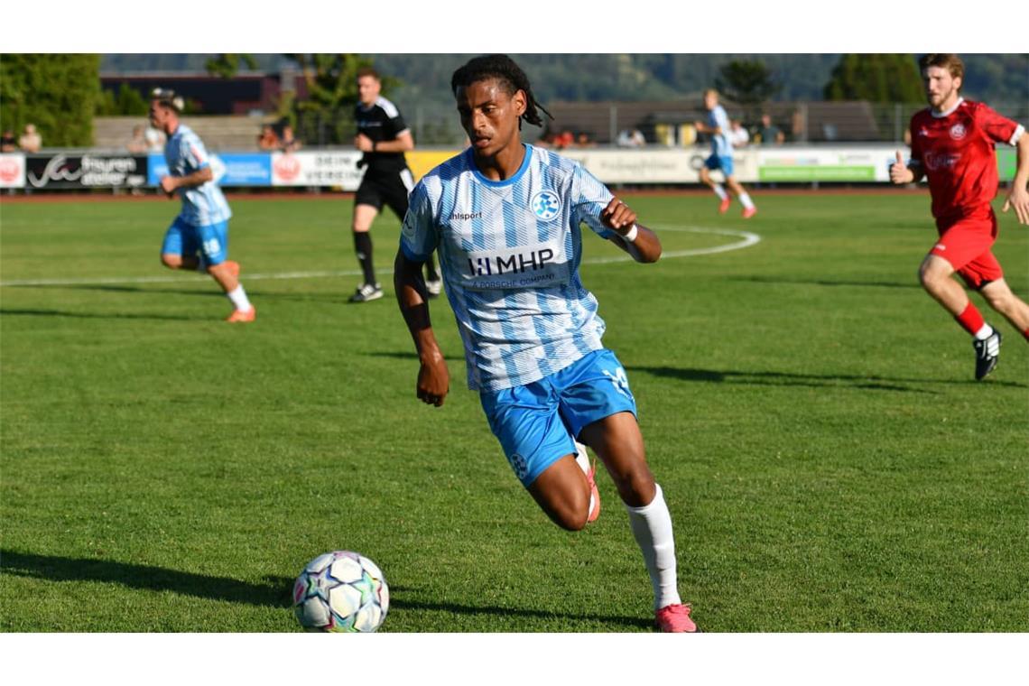 Melkamu Frauendorf spielte auf der Zehnerposition und schoss die Kickers mit 1:0 in Führung.