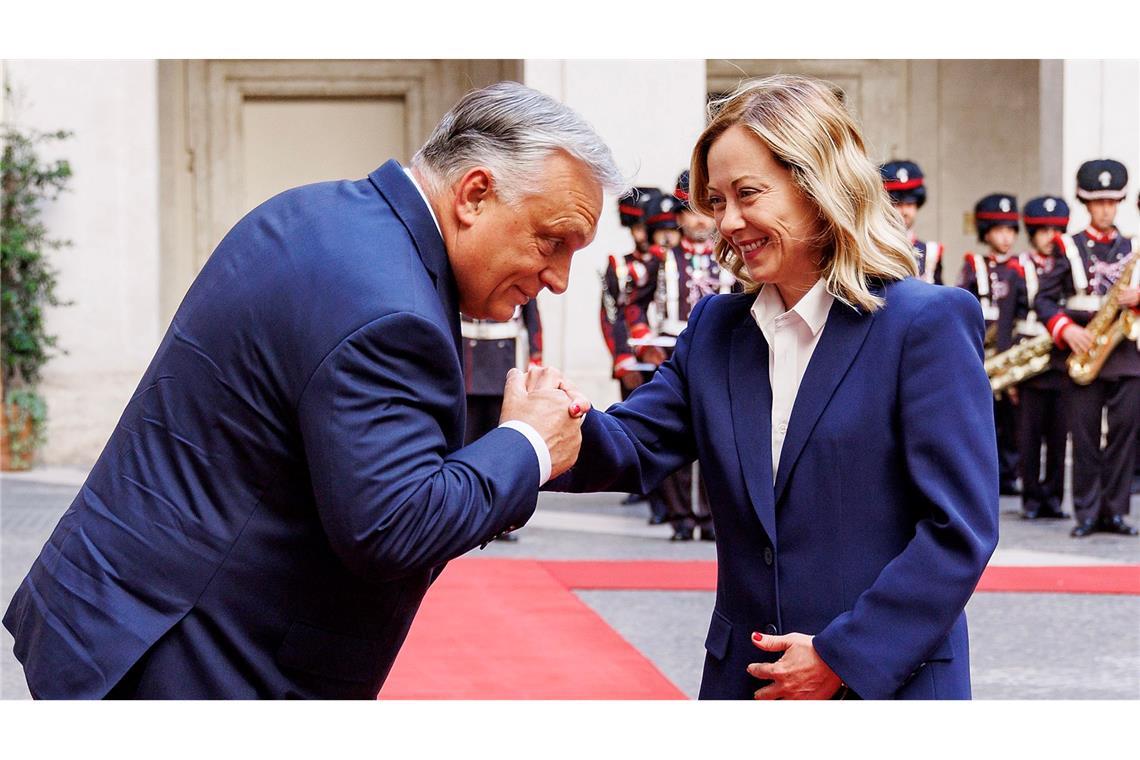 Meloni und Orban hatten über die Jahre eine enge Verbindung. (Archivbild)