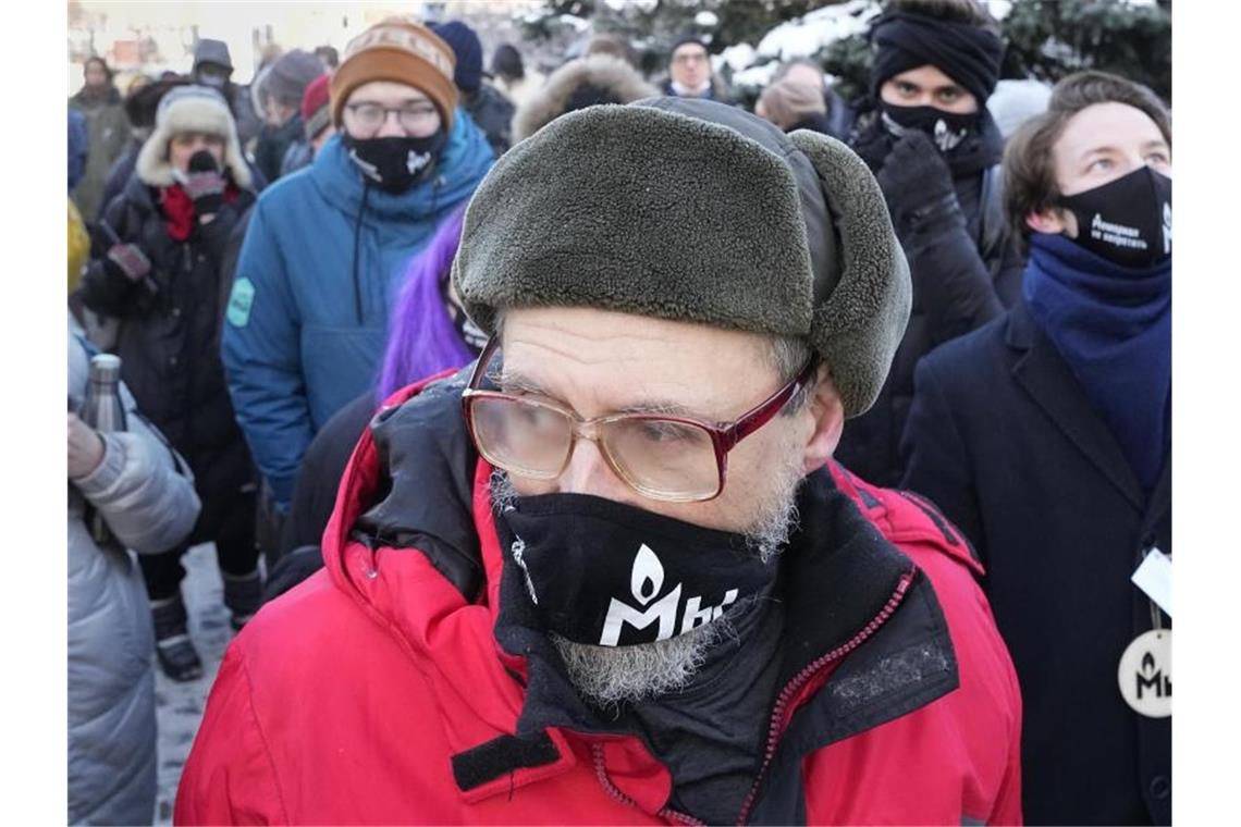 „Memorial kann nicht verboten werden“: Protest von Unterstützern der Menschenrechtsorganisation in Moskau. Foto: Alexander Zemlianichenko/AP/dpa