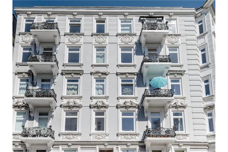 Menschen, die in den eigenen vier Wänden wohnen, profitierten vom Immobilienboom - ihr Vermögen wuchs besonders kräftig. Foto: Markus Scholz/dpa