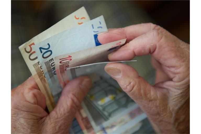 Menschen, die mindestens 35 Jahre lang gearbeitet haben, sollen eine Rente bekommen, die mindestens zehn Prozent über Hartz-IV-Niveau liegt. Foto: Marijan Murat/dpa