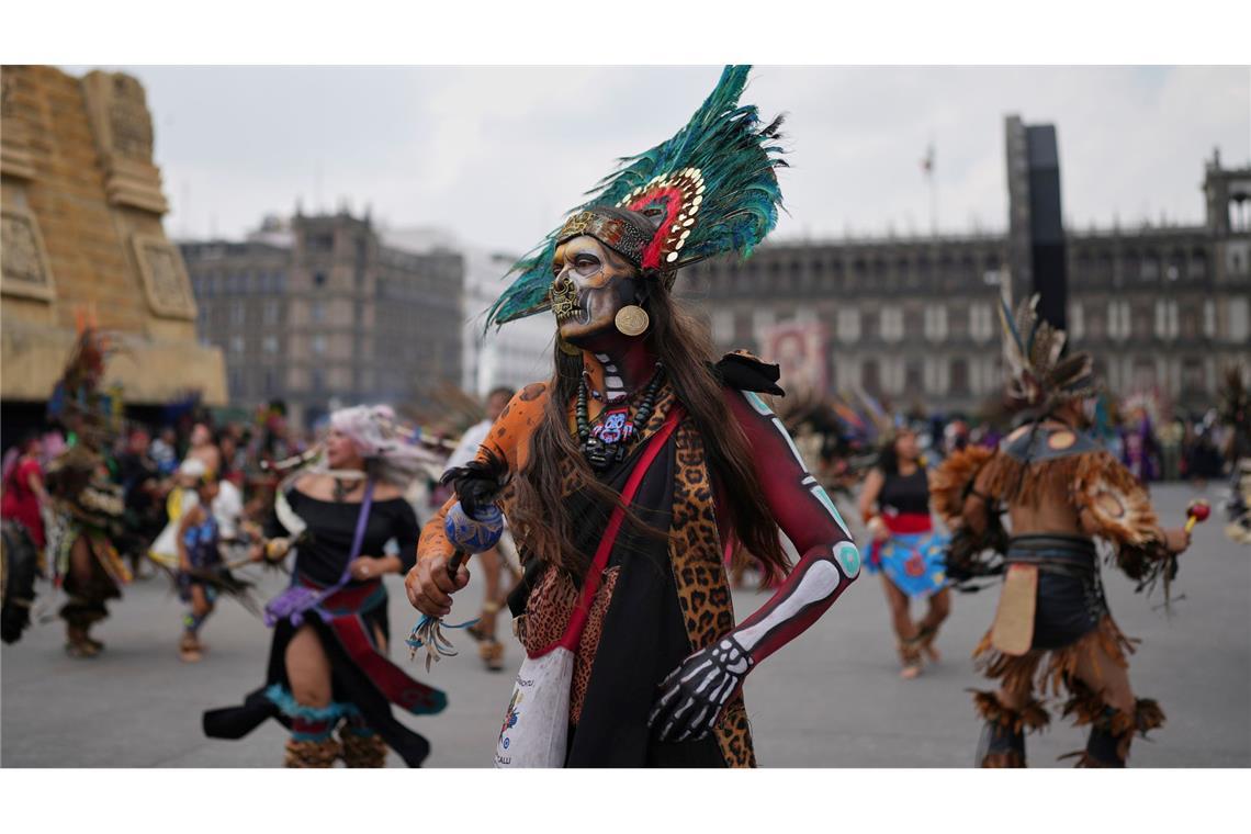 Bilder des Tages Menschen feiern den Jahrestag der Gründung von Tenochtitlan, dem heutigen Mexiko-Stadt.