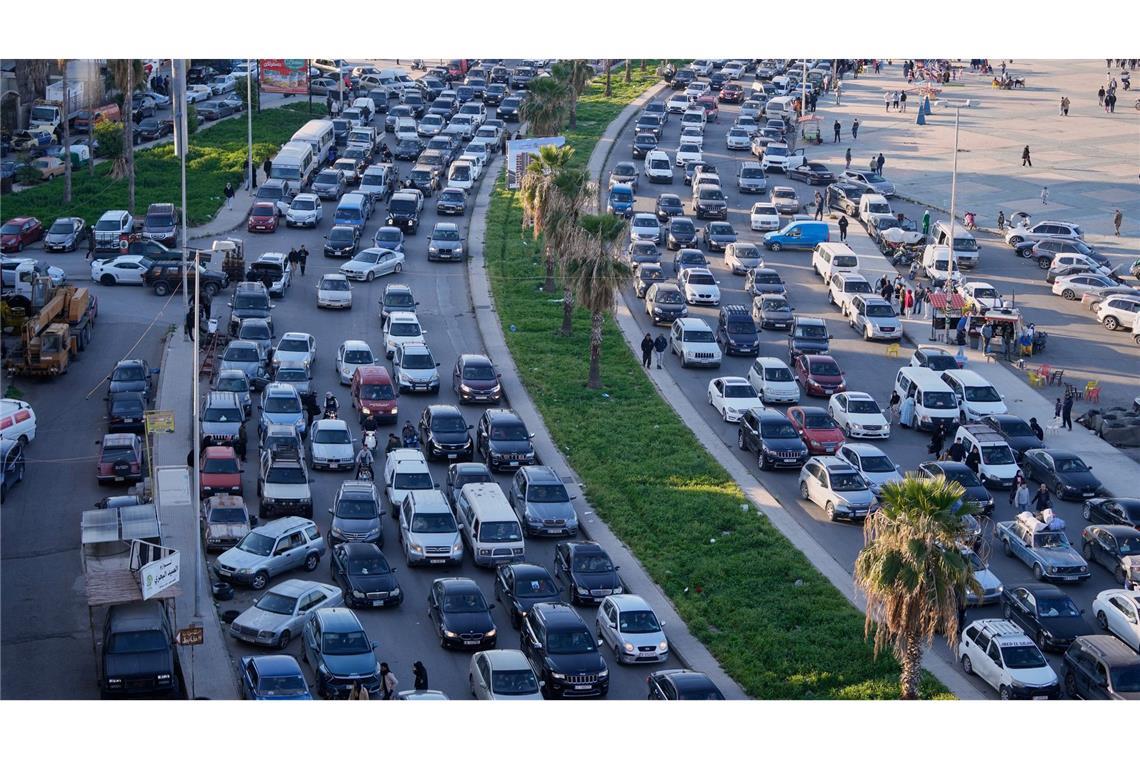 Menschen fliehen aus den Südlibanon