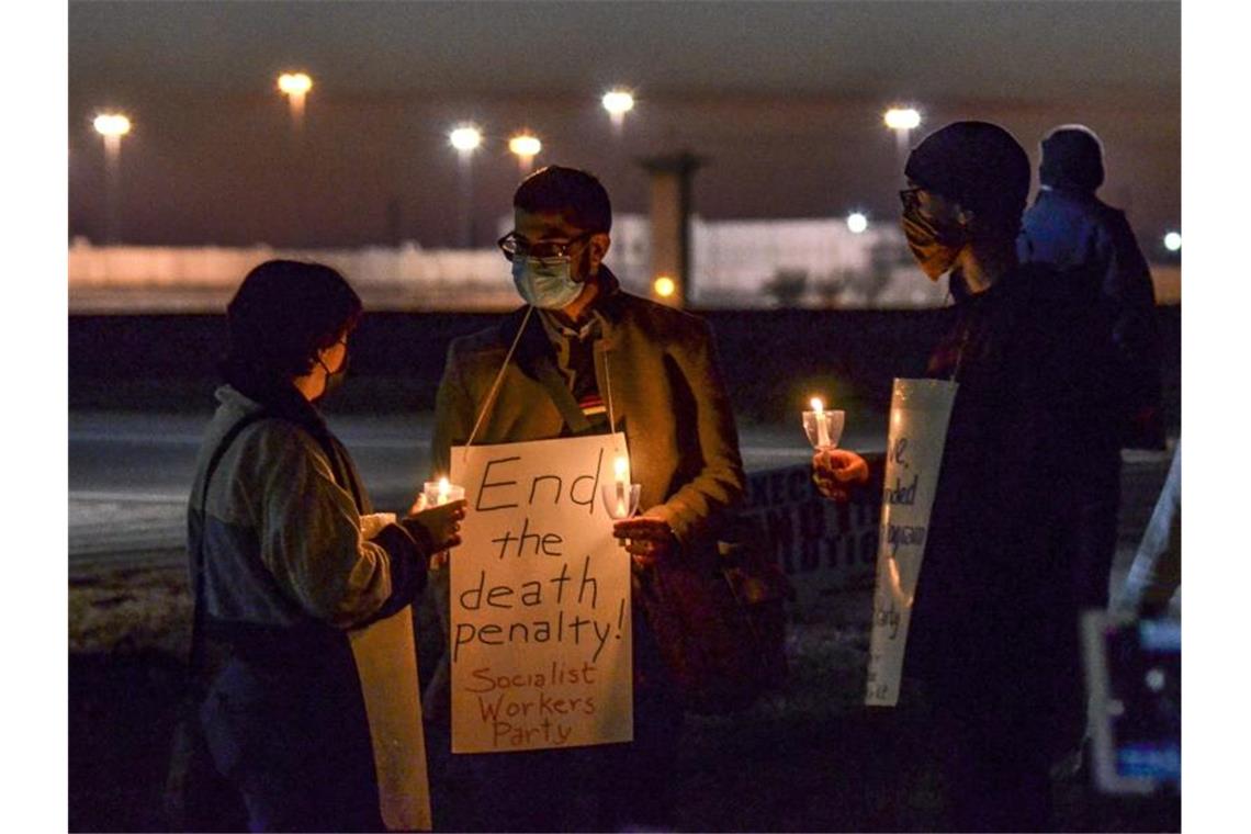 Menschen protestieren gegen die Hinrichtung von Brandon Bernard. Foto: Austen Leake/The Tribune-Star/AP/dpa