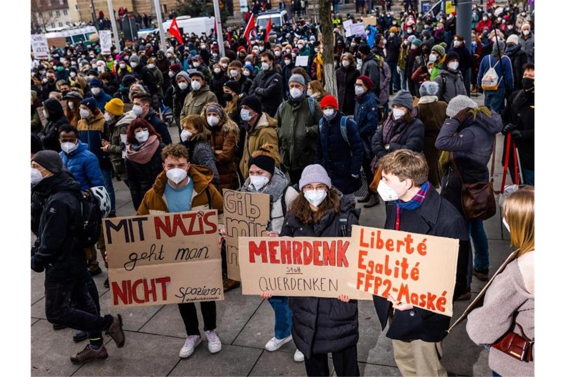 Mehrere tausend Menschen bei Demos in Freiburg
