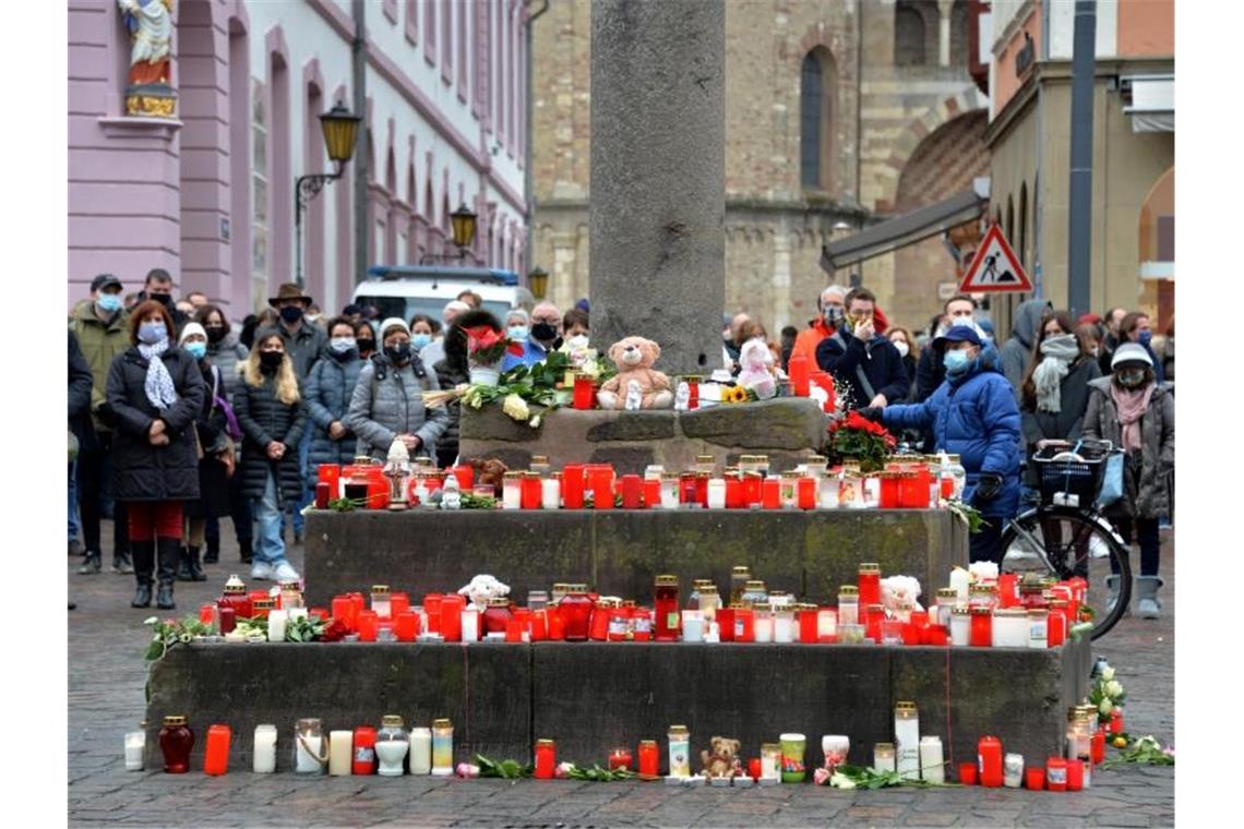 Trier steht still: Schweigeminute für Opfer der Amokfahrt