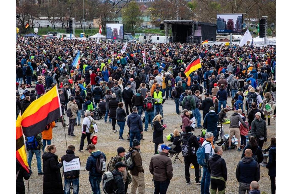 Stuttgart verbietet nächste „Querdenker“-Demos