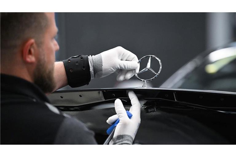 Mercedes-Benz verschärft den Sparkurs. (Archivbild)