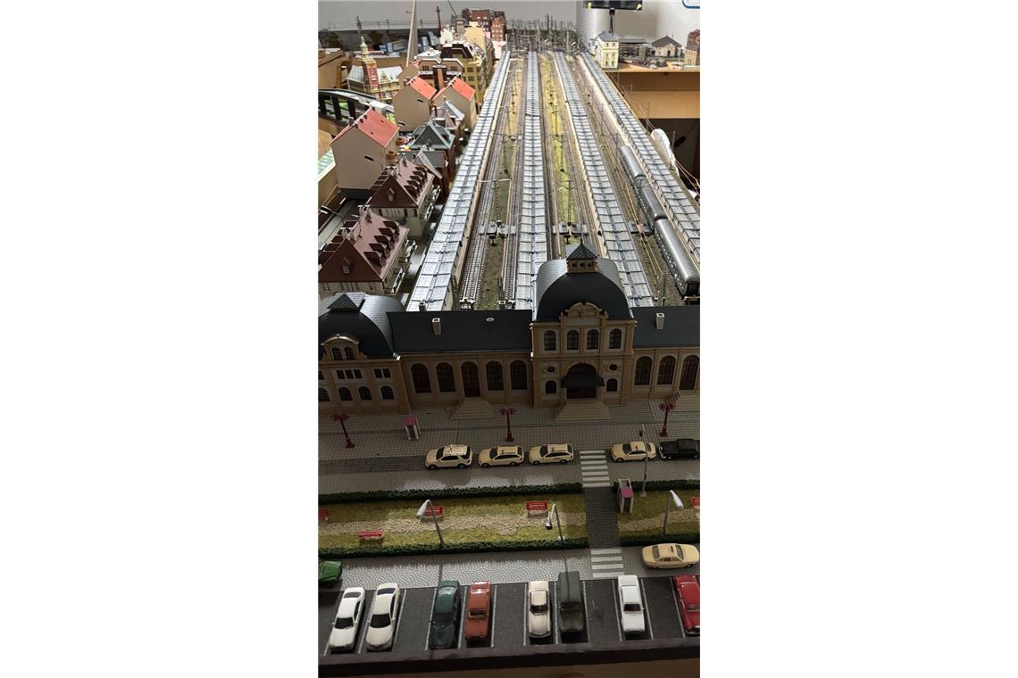 Mercedes-Fuhrpark von Dieter Mäurer auf der Märklin-Anlage...