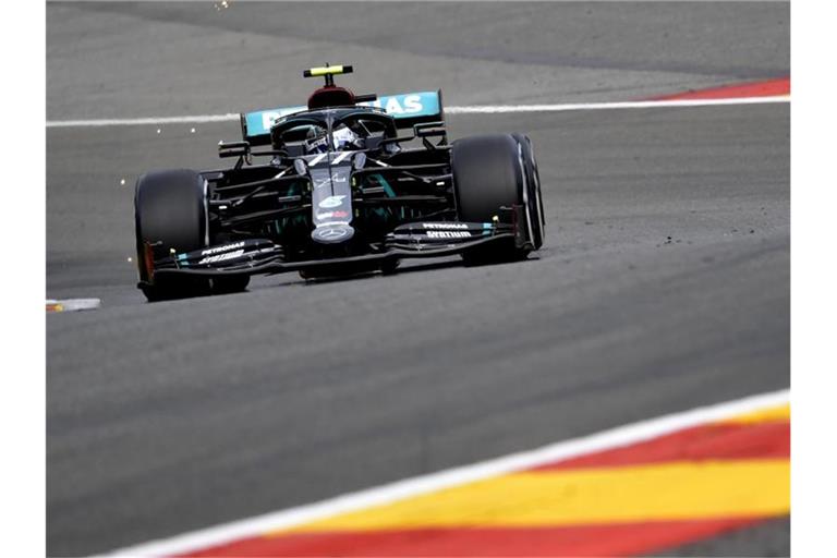 Mercedes-Pilot Valtteri Bottas rast über die Strecke in Spa-Francorchamps. Foto: John Thys/POOL AFP/AP/dpa