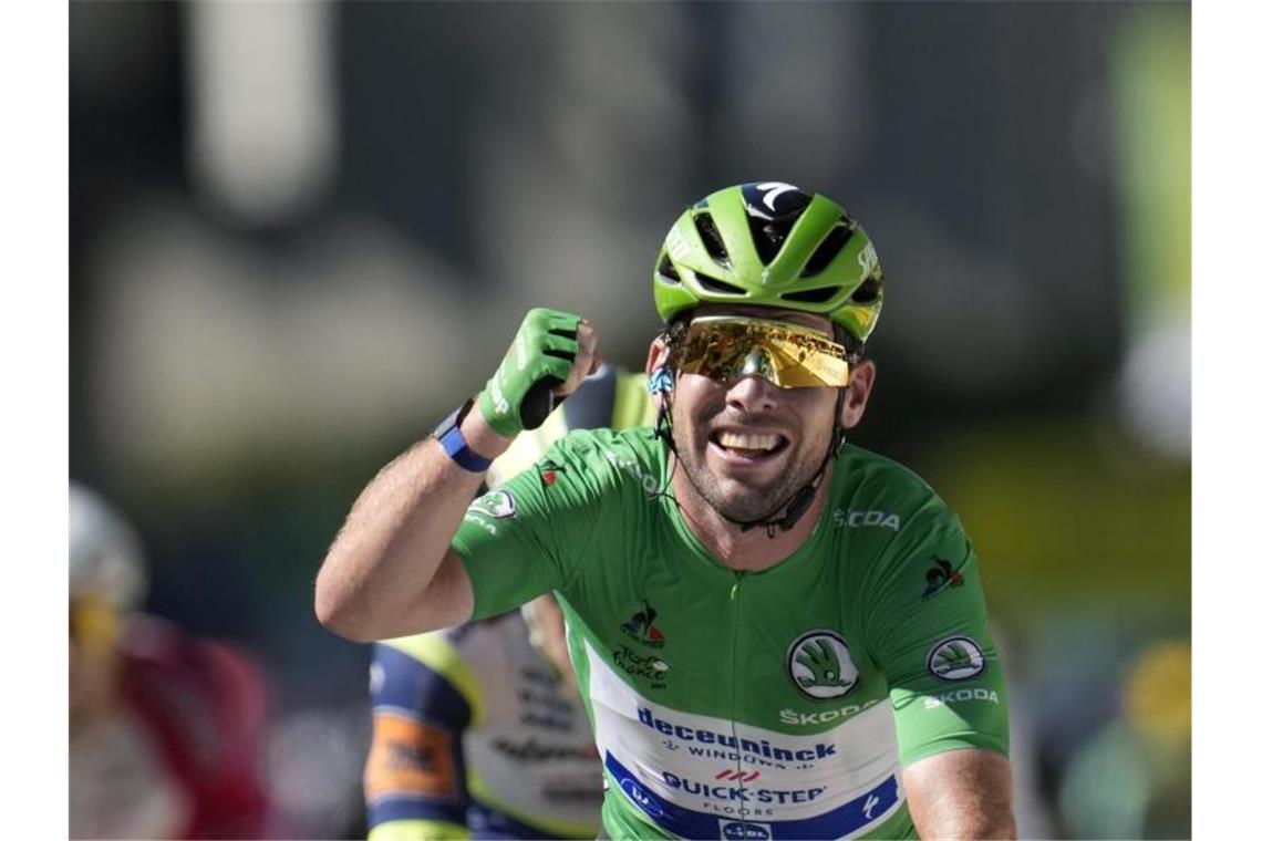 Eddy Merckx muss teilen: Cavendish stellt Uralt-Rekord ein Merckx-Rekord eingestellt: Mark Cavendish holte sich seinen 34. Tagessieg bei der Tour de France. Foto: Christophe Ena/AP/dpa