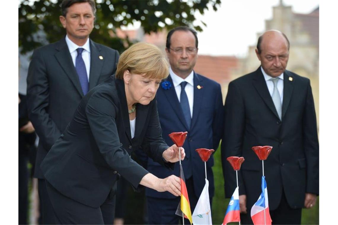 Merkel bei einer Gedenkveranstaltungin Ypern. Foto: Stephanie Lecocq/Archiv