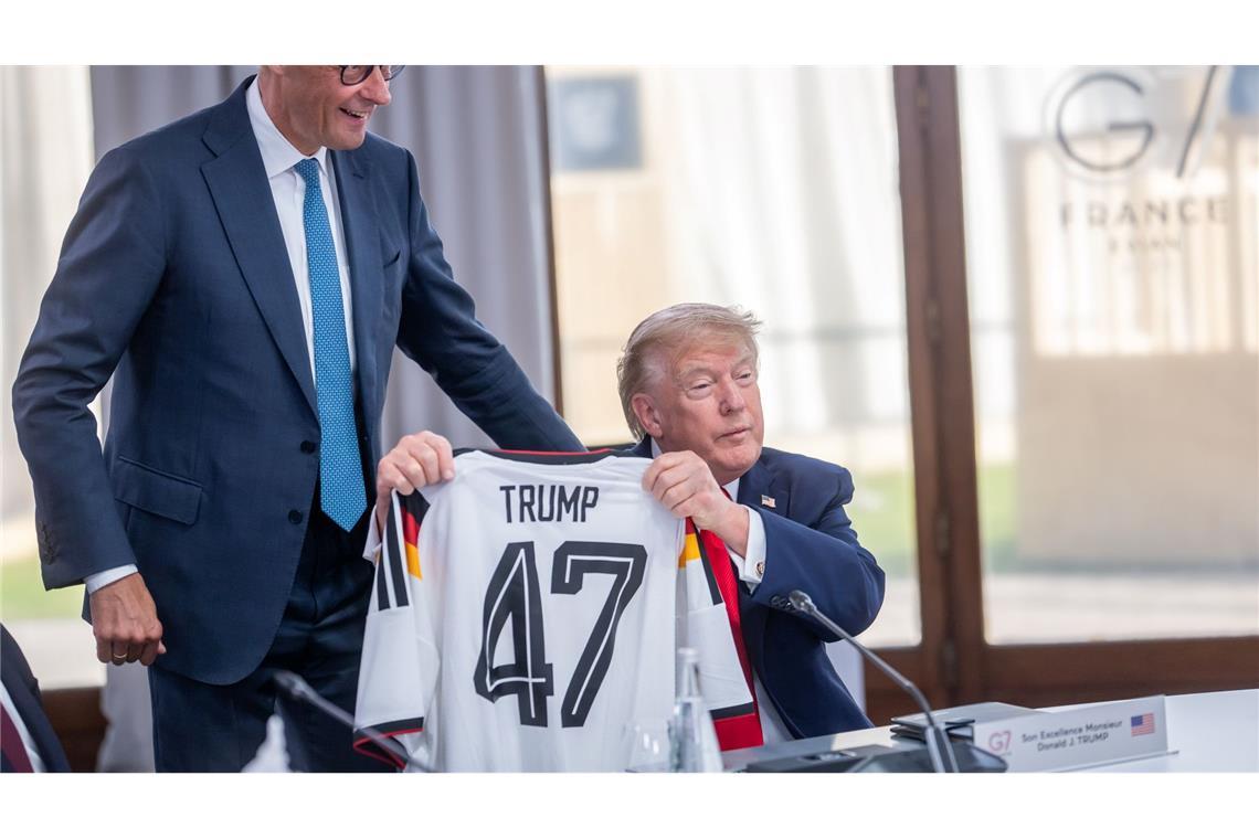Merz brachte dem US-Präsidenten sogar ein Geschenk mit.