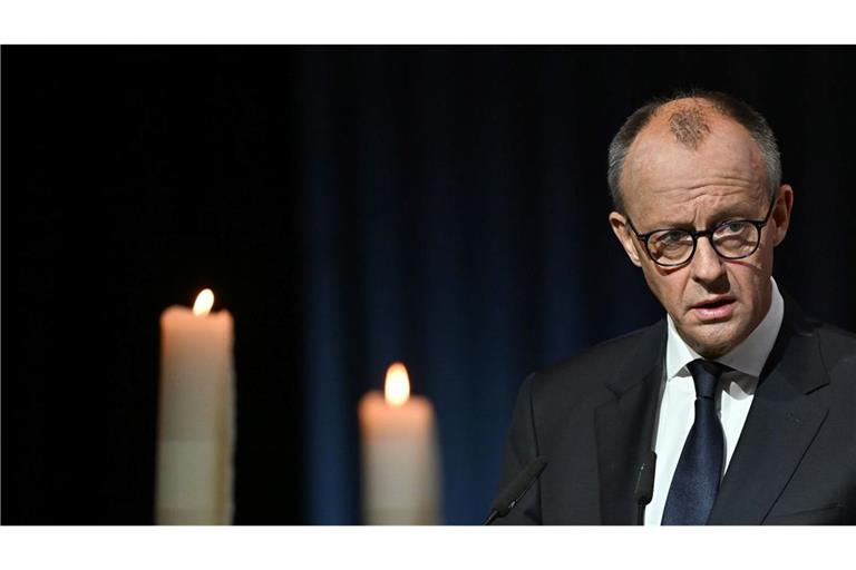 Merz kam zum Gedenken nach Magdeburg.