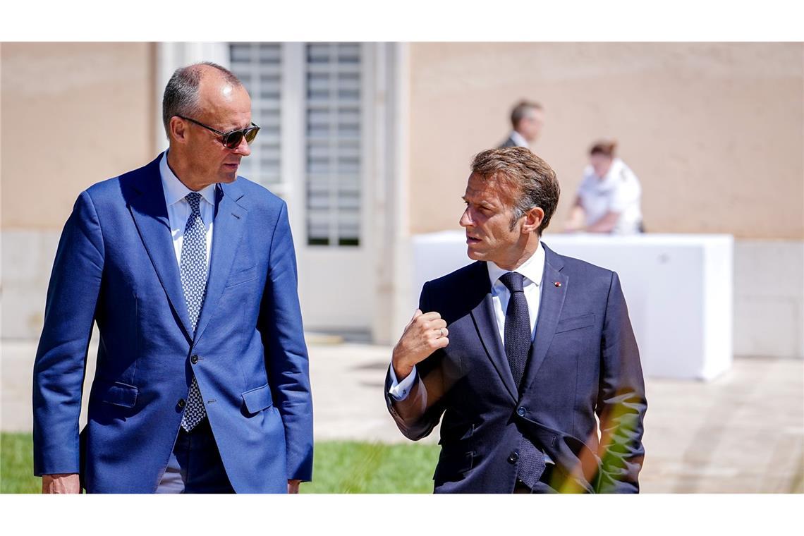 Merz (l) und Macron wollen den EU-Beitrittsprozess gemeinsam beschleunigen. (Archivbild)