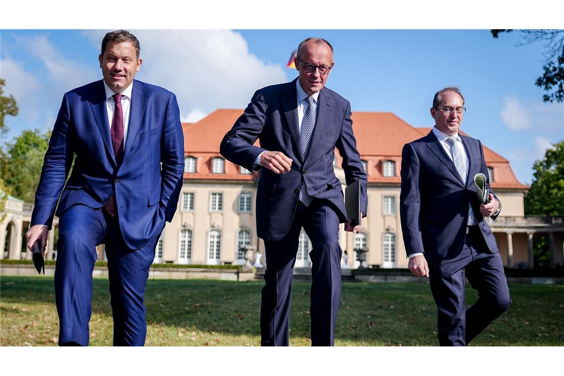 Merz, Vizekanzler Klingbeil und Innenminister Dobrindt traten gemeinsam vor die Presse.