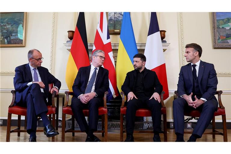 Merz, wie auch Großbritanniens Premier Keir Starmer und Frankreichs Präsident Emmanuel Macron bekräftigte die Unterstützung Deutschlands für Kiew.