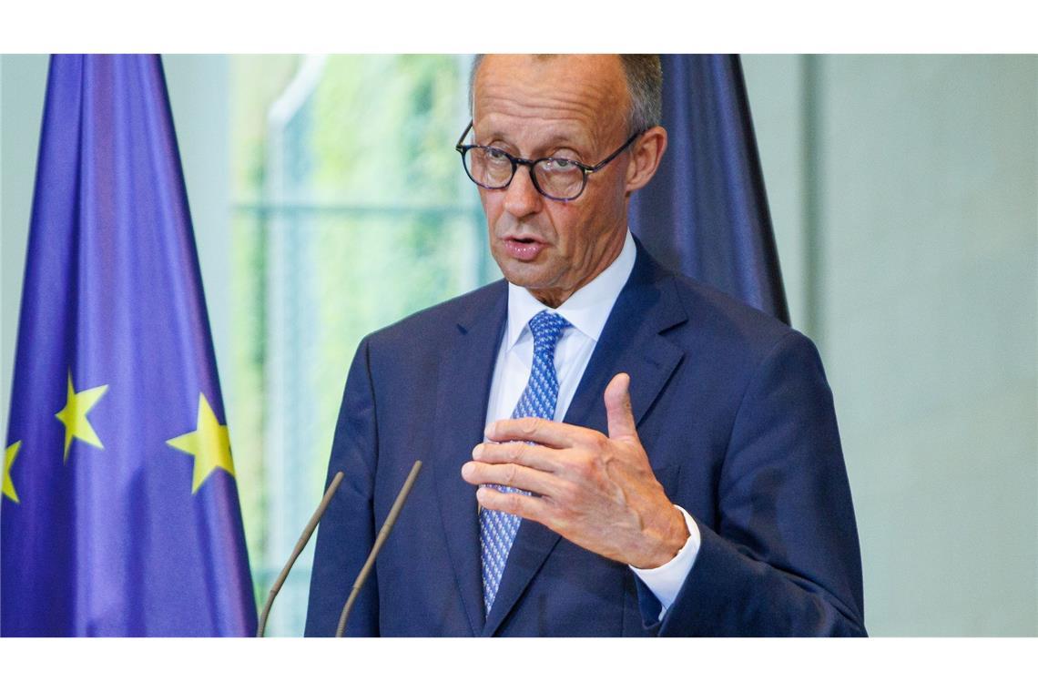 Merz gegen strenge CO2-Regeln für Firmenwagen Merz will keine strengeren CO2-Regeln für Dienstwagen.