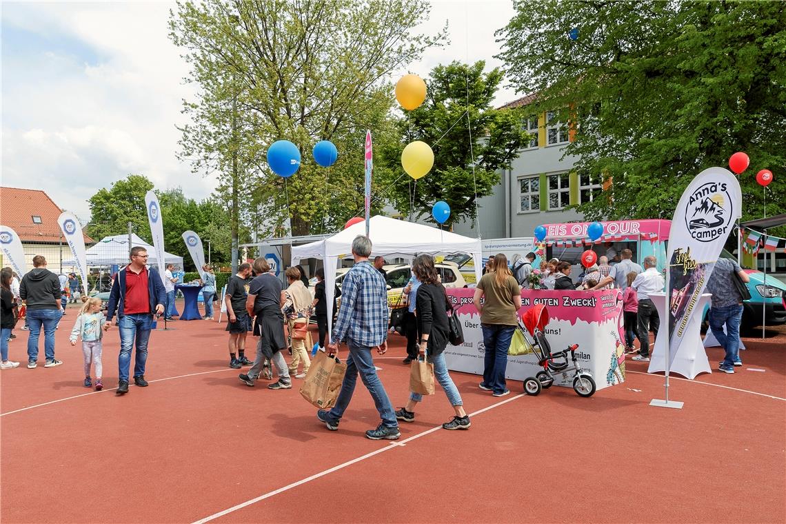 Messe Murrhardt: Gäste pilgern gemütlich übers Gelände. 