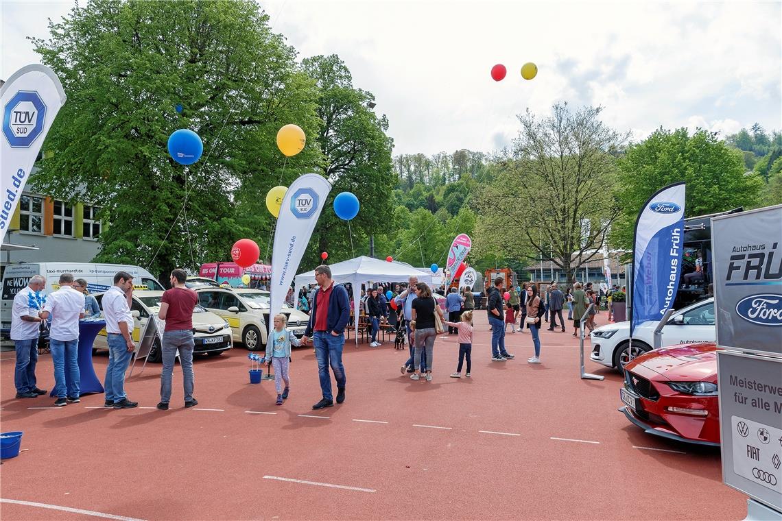 Messe Murrhardt: Gäste pilgern gemütlich übers Gelände. Foto: Jörg Fiedler