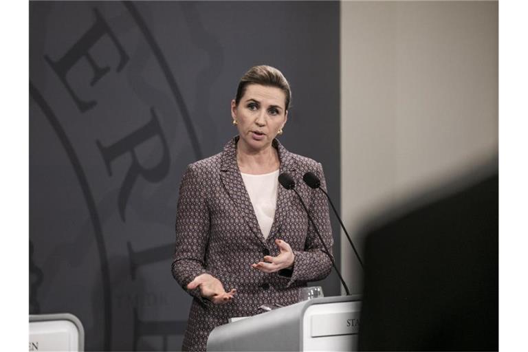 Mette Frederiksen, Ministerpräsidentin von Dänemark, hält die Wiedereinführung des sogenannten Corona-Passes für notwendig. Foto: Olafur Steinar Gestsson/Ritzau Scanpix/AP/dpa