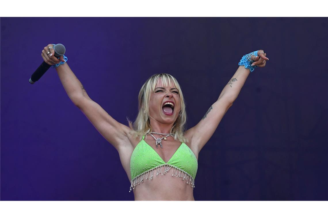 "Rainbow Festival": Mit Regenbögen und Musik gegen Hetze Mia Julia setzt sich für einen bunten Ballermann ein.