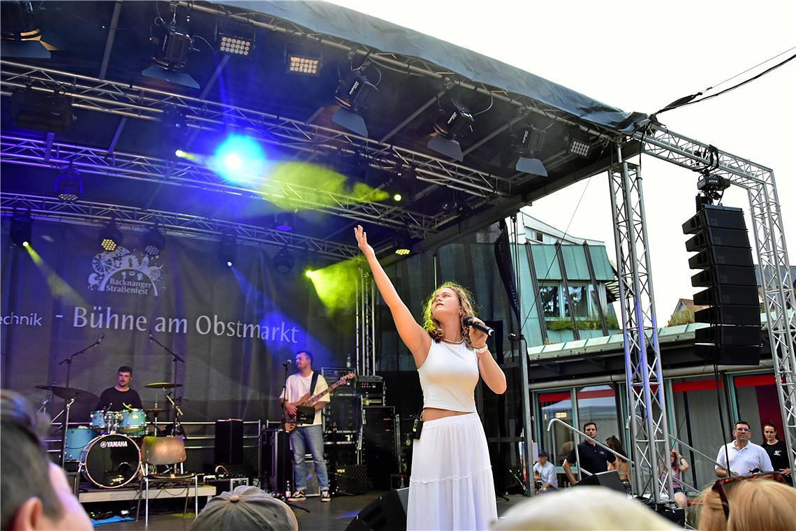 Mia Kühner aus Maulbronn performte den Olivia-Rodriguez-Song „All I want“.