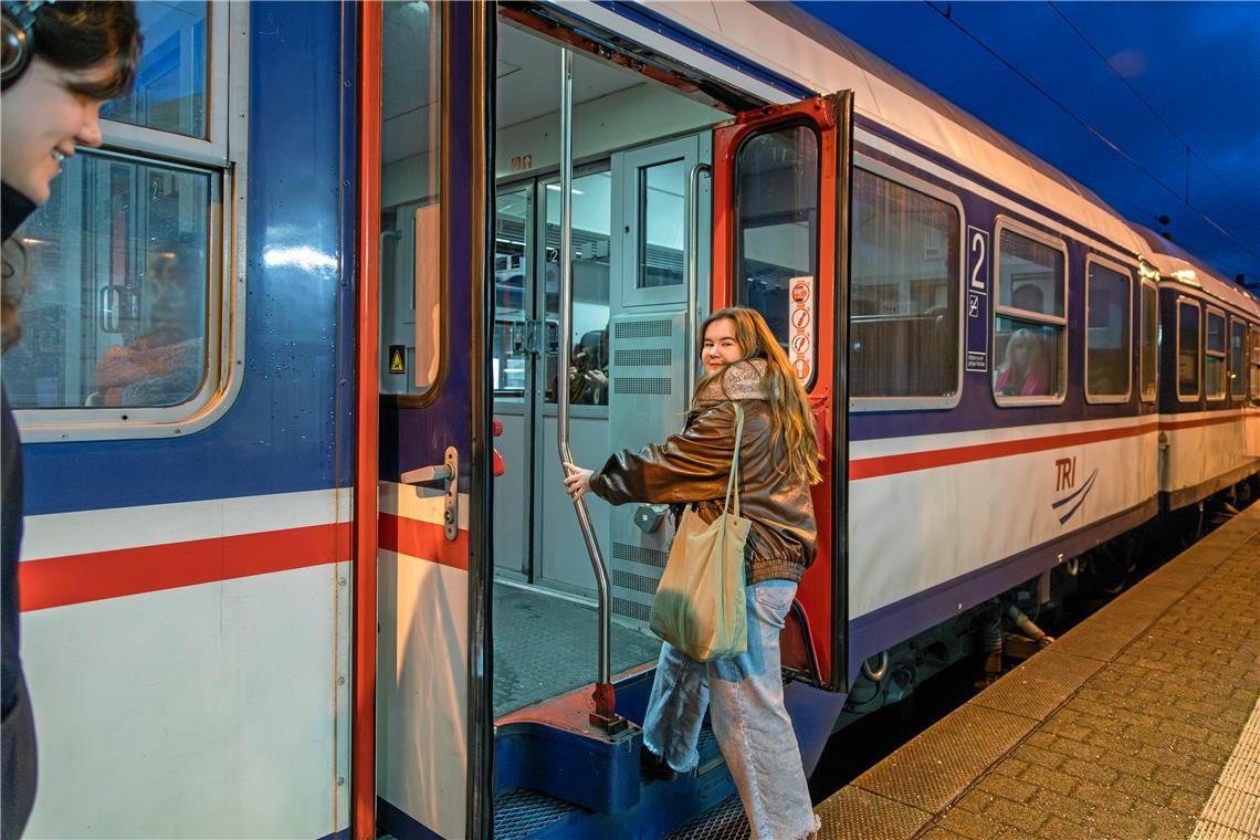 Wer auf die Murrbahn angewiesen ist, braucht gute Nerven Mia Millenet macht ihr Freiwilliges Soziales Jahr in Stuttgart. Durch Verspätungen und Zugausfälle hat sie schon viel Zeit auf der Strecke gelassen.