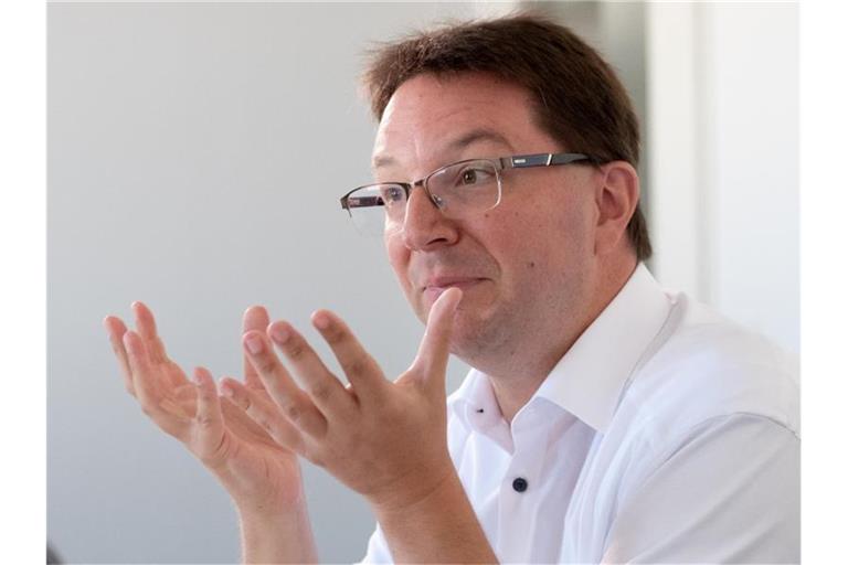 Michael Blume, der Antisemitismusbeauftragte der baden-württembergischen Landesregierung, bei einem Gespräch. Foto: Bernd Weissbrod/dpa/Archivbild