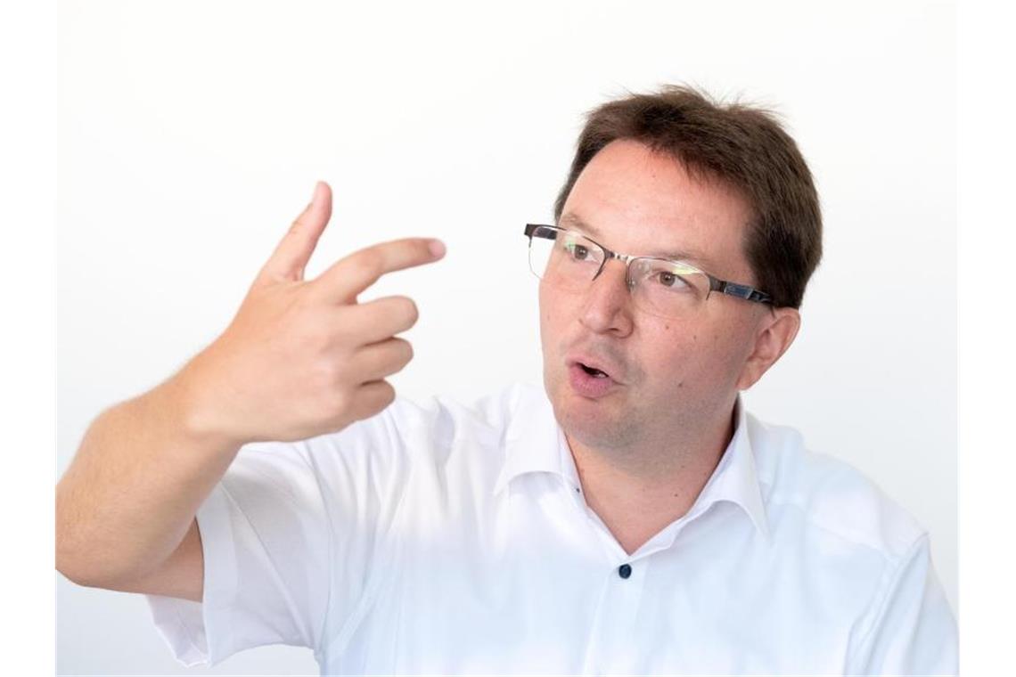 Antisemitismusbeauftragter auf der „Antisemiten-Liste“ Michael Blume spricht bei einem Interview. Foto: Bernd Weißbrod/dpa/Archivbild