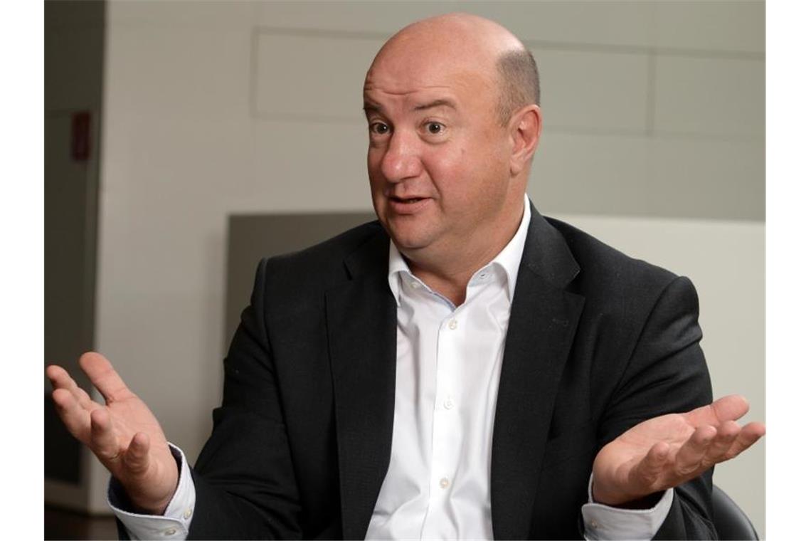 Daimler-Betriebsratschef: Krise nicht in zwei Wochen fertig Michael Brecht, Daimler-Betriebsratschef, während eines Interviews. Foto: picture alliance/dpa/Archivbild
