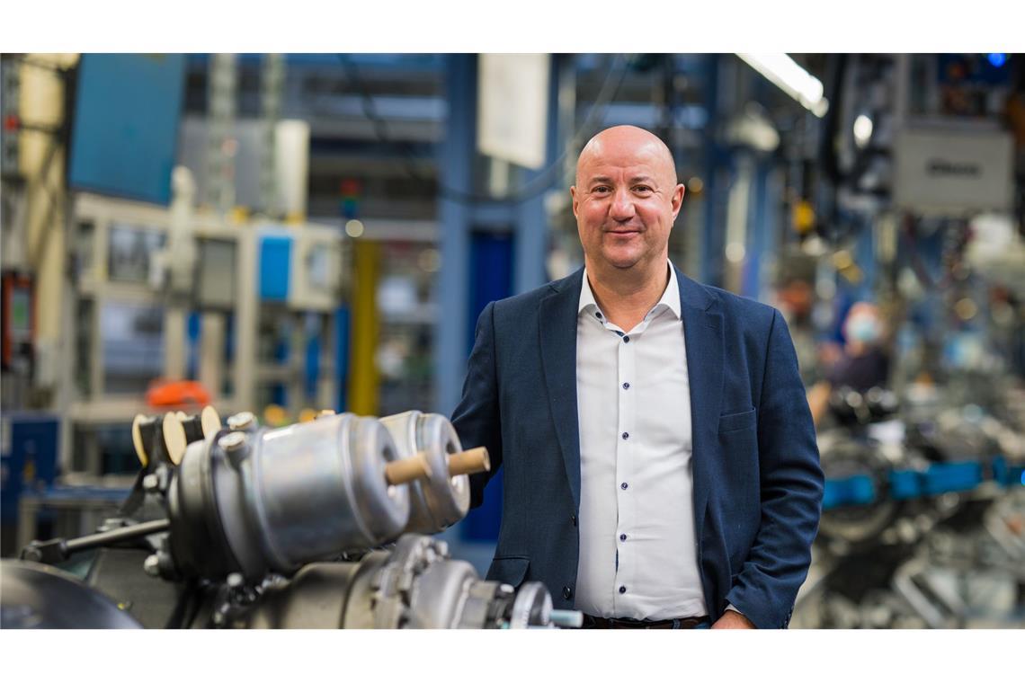 So reagiert der Daimler-Truck-Betriebsrat auf die Sparpläne Michael Brecht, der Gesamtbetriebsratschef von Daimler Truck, kritisiert die Konzernführung.