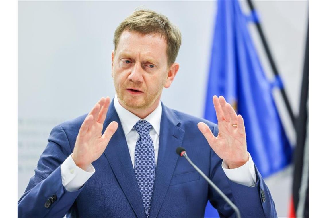 Kretschmer zweifelt an bundeseinheitlicher Notbremse Michael Kretschmer (CDU), Ministerpräsident von Sachsen, bei in einer Pressekonferenz. Foto: Jan Woitas/dpa-Zentralbild/dpa