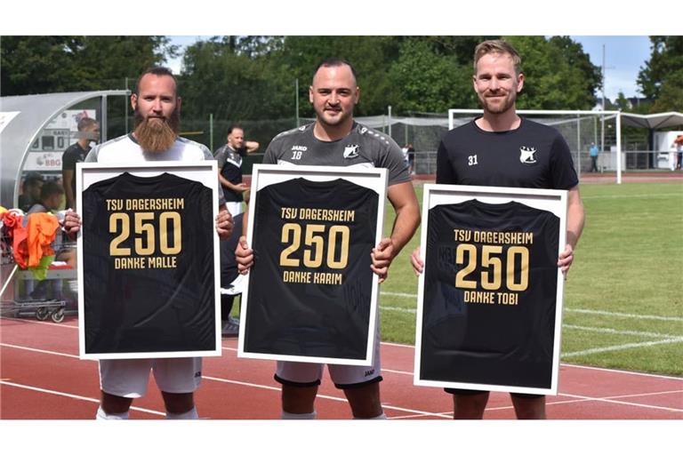Michael Maluschka, Karim Kretschmer und Tobias Widmaier (v. li.) haben die 250-Spiele-Marke für den TSV Dagersheim geknackt.