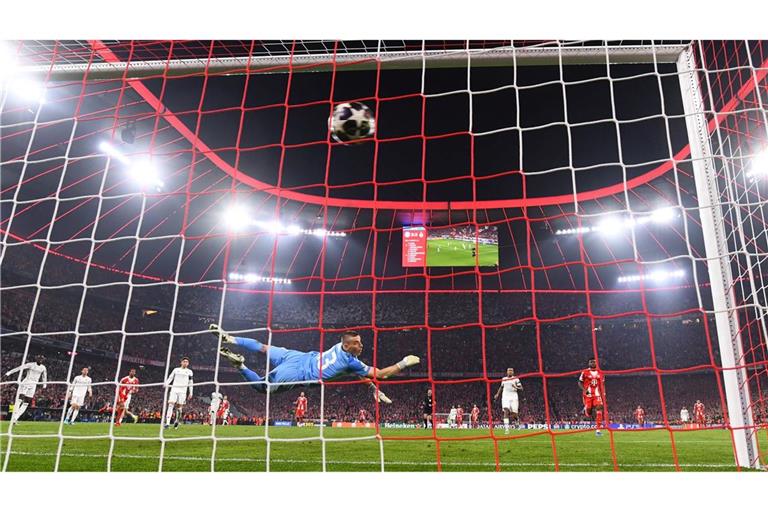 Michael Olise von Bayern trifft zum entscheidenden 4:3 gegen Real Madrid im Viertelfinal-Rückspiel.
