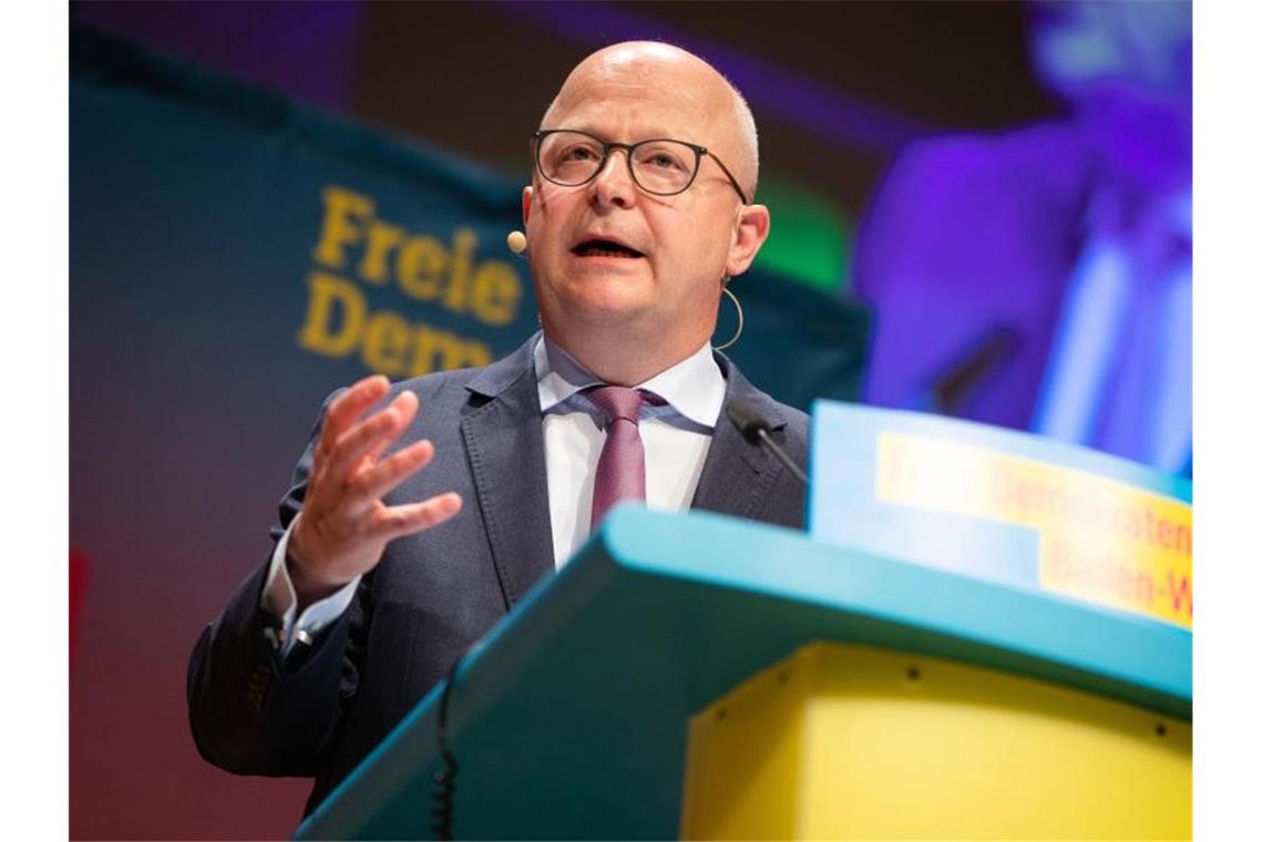 Michael Theurer als FDP-Landeschef bestätigt Michael Theurer, Vorsitzender der FDP Baden-Württemberg, spricht beim Landesparteitag der FDP Baden-Württemberg zu Parteimitgliedern. Foto: Christoph Schmidt/dpa