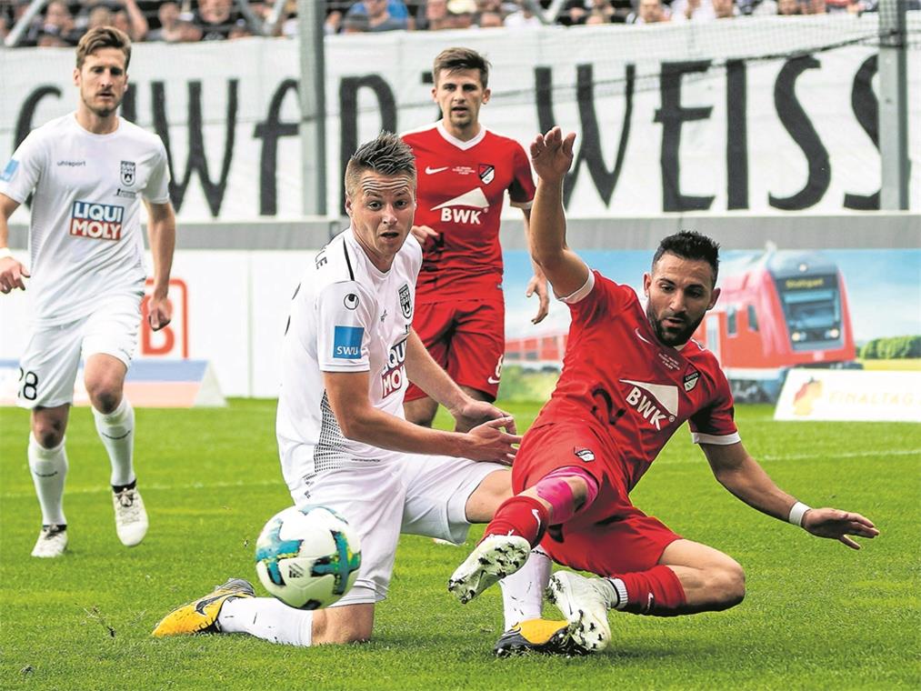 Michele Varallo (rechts), hier im WFV-Pokalfinale gegen Ulm im Mai 2018, wirft sich im neuen Jahr für die TSG in die Zweikämpfe. Foto: Imago