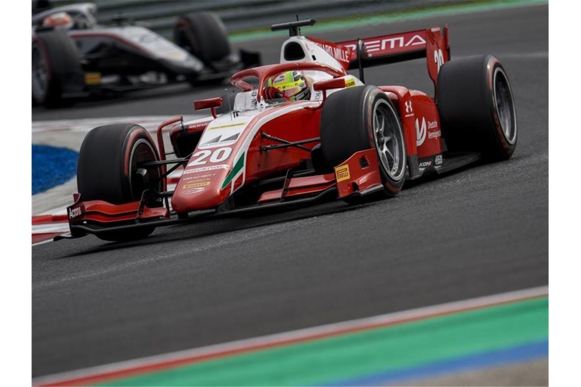 Russisches Duo verhindert Sieg von Mick Schumacher Mick Schumacher fuhr zum ersten Mal in dieser Saison aufs Podest. Foto: James Gasperotti/ZUMA Wire/dpa